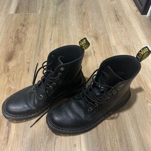 Dr. Marten’s Luana smooth leather boots 10